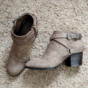Booties/Ankle boots